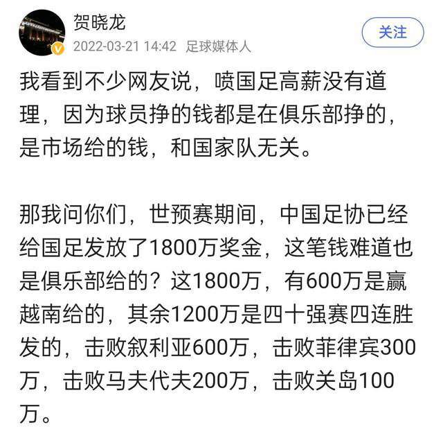 童年时期的悲凉遭受让迈克尔（瑞安·雷诺兹 Ryan Reynolds 饰）和父亲查尔斯（威廉·达福 Willem Dafoe 饰）之间有着深深的隔膜，现在已是一名着名小说家的迈克尔方才完成了一本名叫《花圃里的萤火虫》的小说，这本小说记录了他童年的全数伤痛。                                  母亲丽莎（朱莉娅·罗伯茨 Julia Roberts 饰）终究完成年夜学的喜信让迈克尔回到了故乡，这里有他